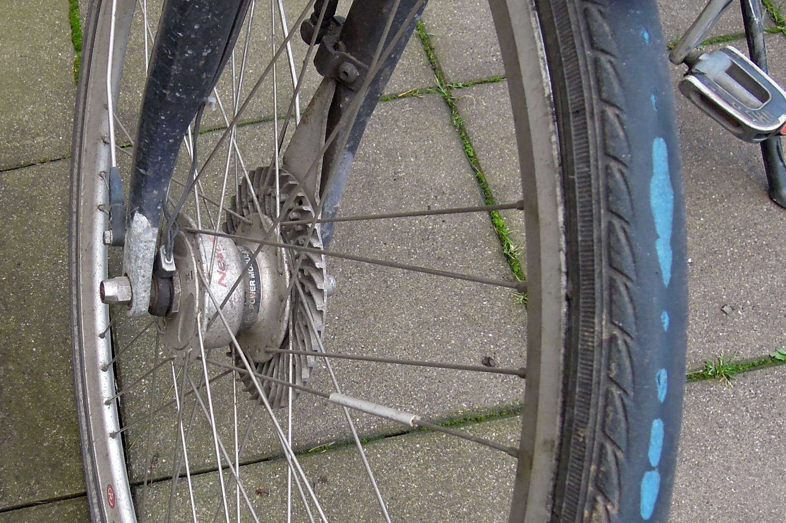Schwalbe Marathon Plus bicycle tyre with puncture-protection belt, product photograph