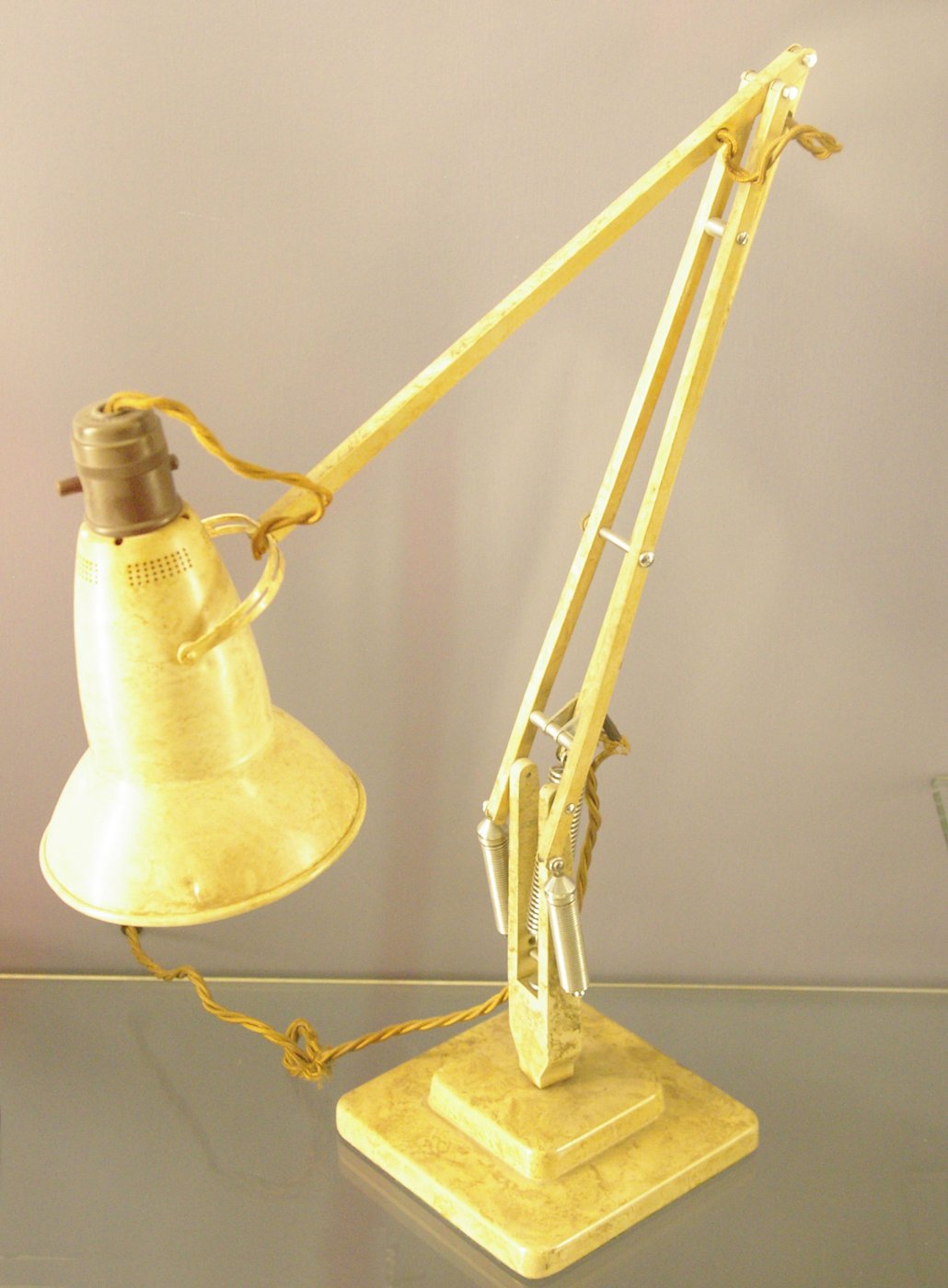 Anglepoise 1227 desk lamp